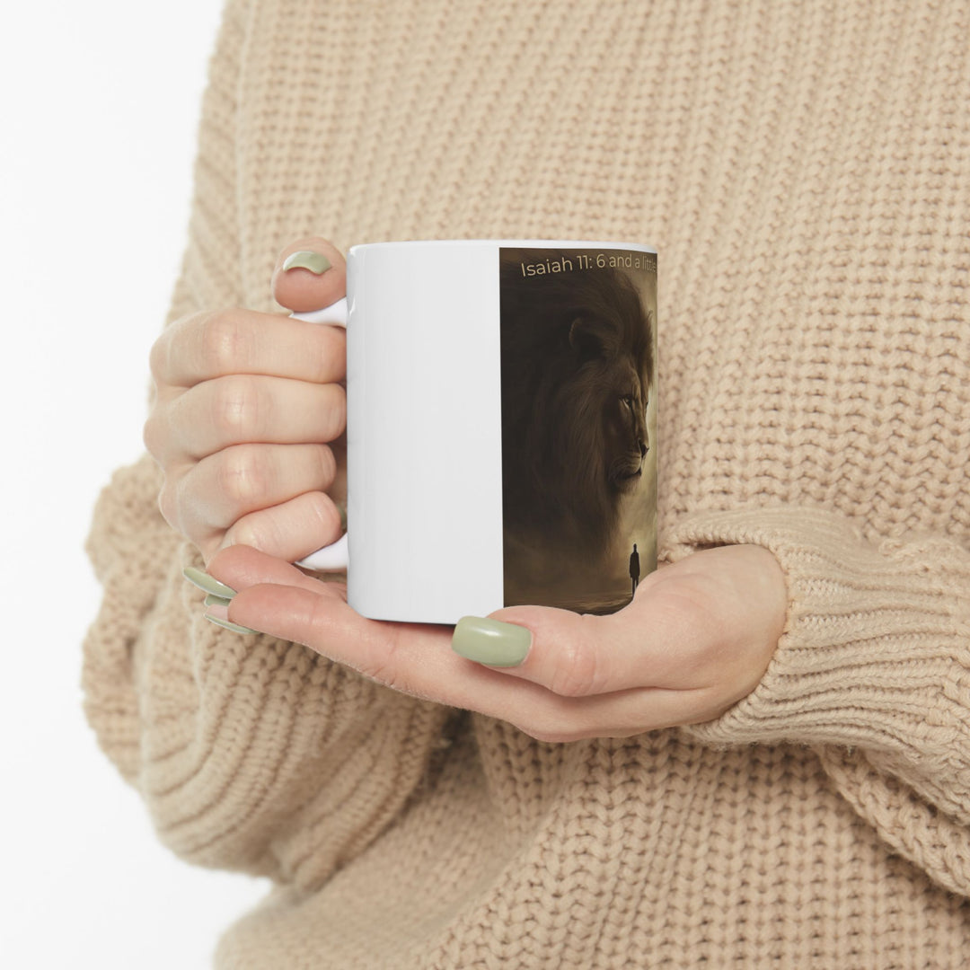 Taza de cerámica con silueta de león y niño: símbolo de coraje y protección (325 ml y 430 ml)