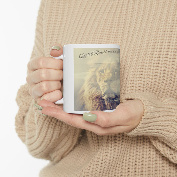 Taza de cerámica de la Tribu de Judá – Taza cristiana de café | Taza con las Escrituras del León de Judá | Regalo espiritual para hombres y mujeres (325 ml, 430 ml)
